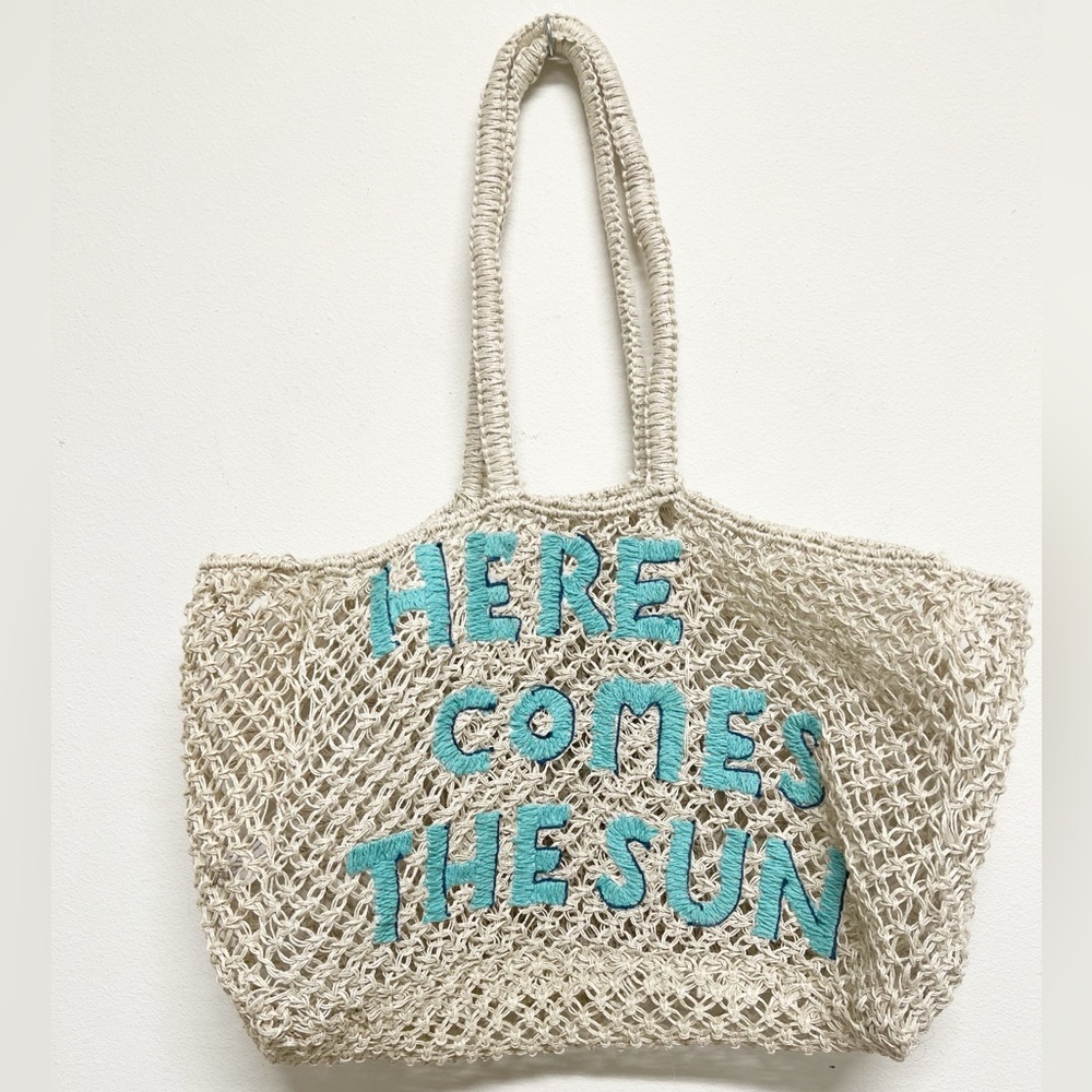 No Boundaries Womens Beige Woven Here Comes the Sun Tote Bag